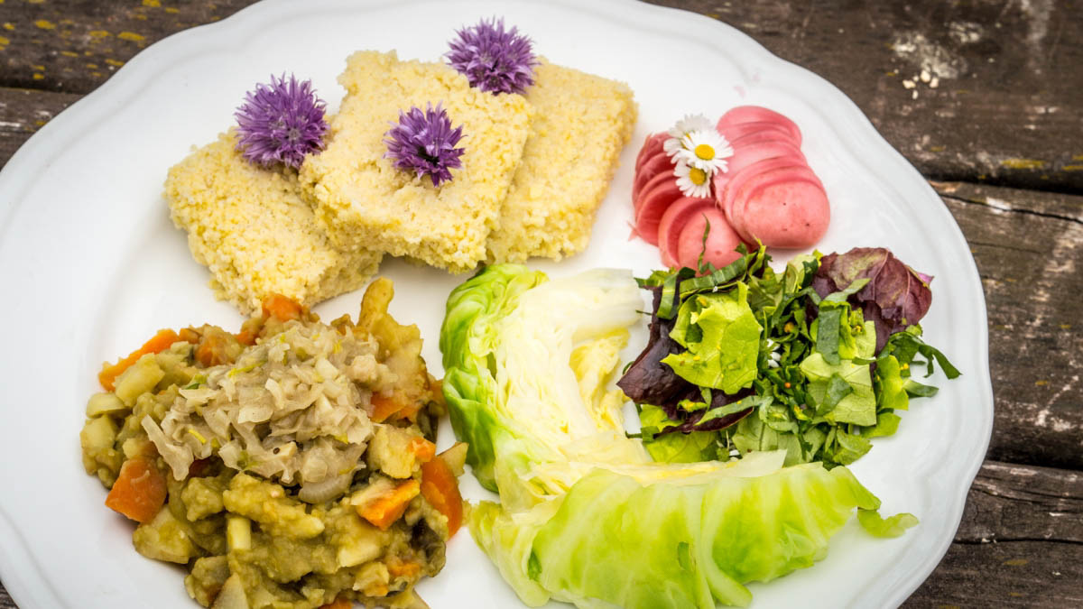 Hr&aacute;ch se smaženou cibulkou, j&aacute;hlov&eacute; řezy