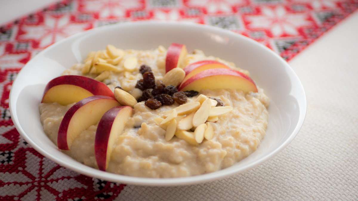 Ovesn&aacute; ka&scaron;e s rozinkami