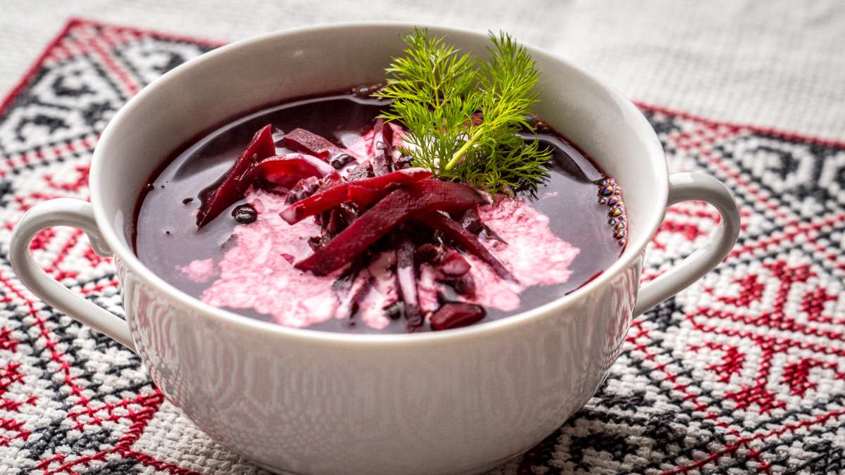 Bor&scaron;č s červenou čočkou