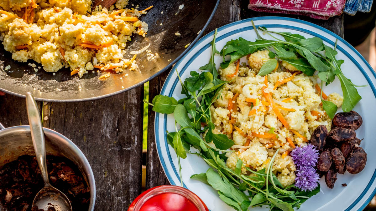 &Scaron;arlatov&aacute; fazole se smažen&yacute;mi j&aacute;hlami