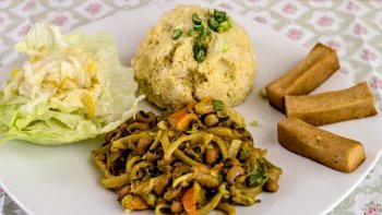 Čern&eacute; oko se su&scaron;en&yacute;m tofu