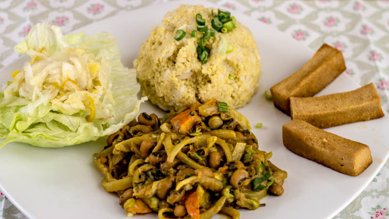 Čern&eacute; oko se su&scaron;en&yacute;m tofu