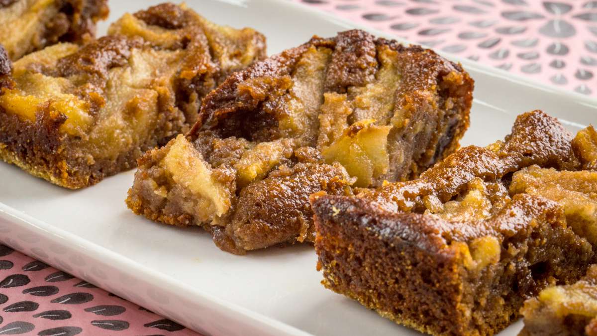 Hru&scaron;kov&yacute; kol&aacute;č z mandlov&eacute;ho těsta