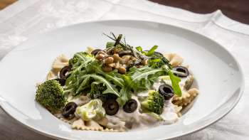 Těstoviny s pikantn&iacute; b&iacute;lou om&aacute;čkou a natto kondimentem