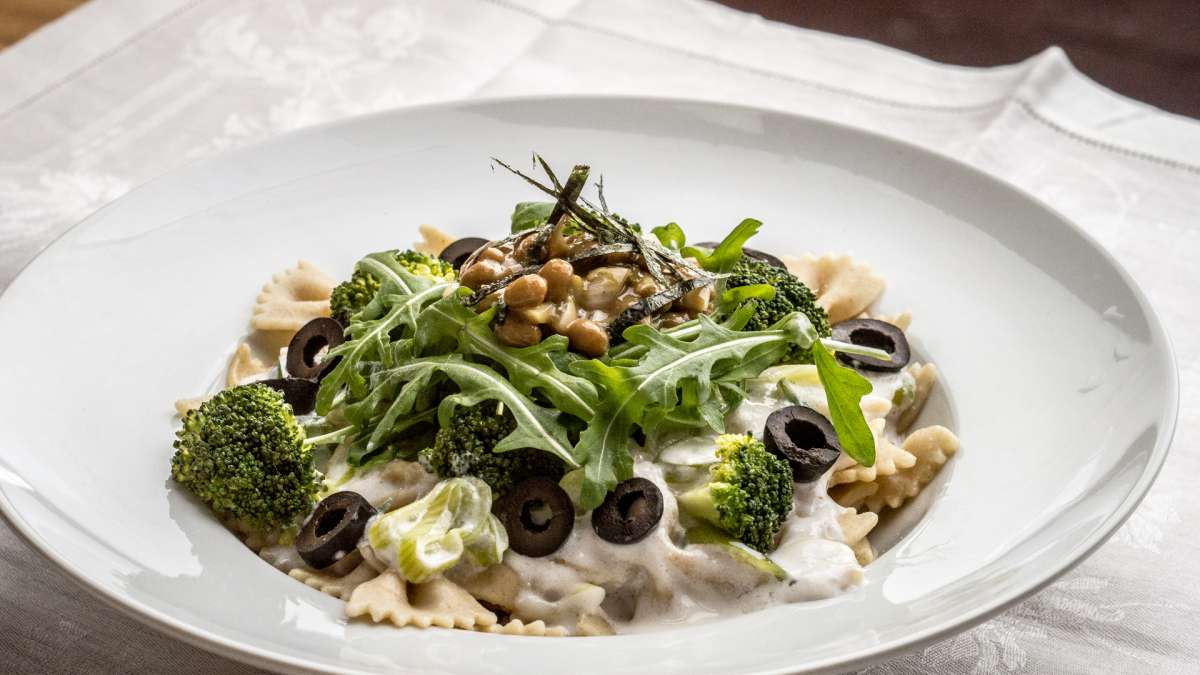 Těstoviny s pikantn&iacute; b&iacute;lou om&aacute;čkou a natto kondimentem