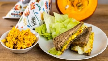 Sendvič s tofu pomaz&aacute;nkou