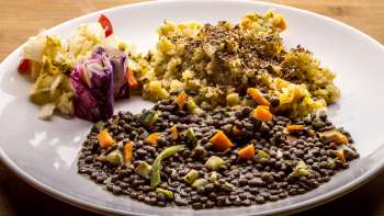 Čočka po provens&aacute;lsku s bulgurem