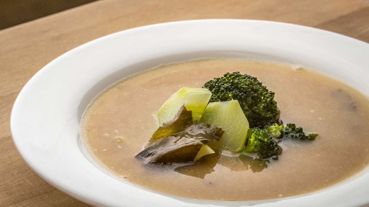 Brokolicov&aacute; s čerstv&yacute;m sezamov&yacute;m ml&eacute;kem