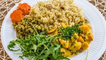 D&yacute;ňov&yacute; sal&aacute;t s bulgurem