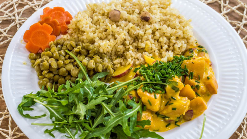 D&yacute;ňov&yacute; sal&aacute;t s bulgurem