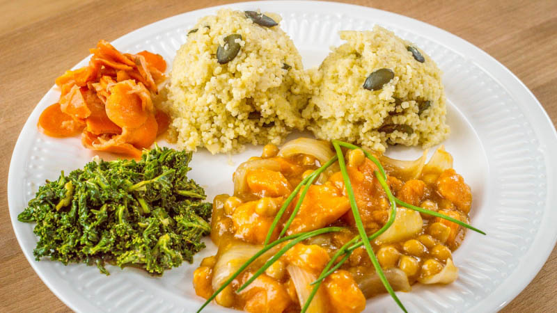 Sladk&aacute; cizrnov&aacute; om&aacute;čka s j&aacute;hlami