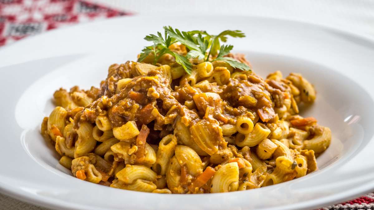 Tempehov&yacute; gul&aacute;&scaron; s kol&iacute;nky