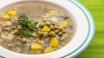 Pol&eacute;vka z cel&eacute;ho hrachu