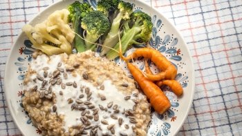 Ovesn&aacute; ka&scaron;e vařen&aacute; celou noc